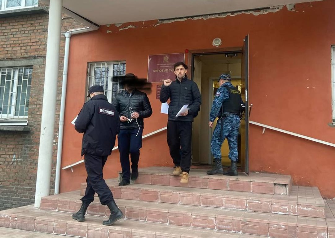 Григорий Грибенко после заседания суда. Фото: Павел Харитоненко /  пресс-служба партии «Яблоко»