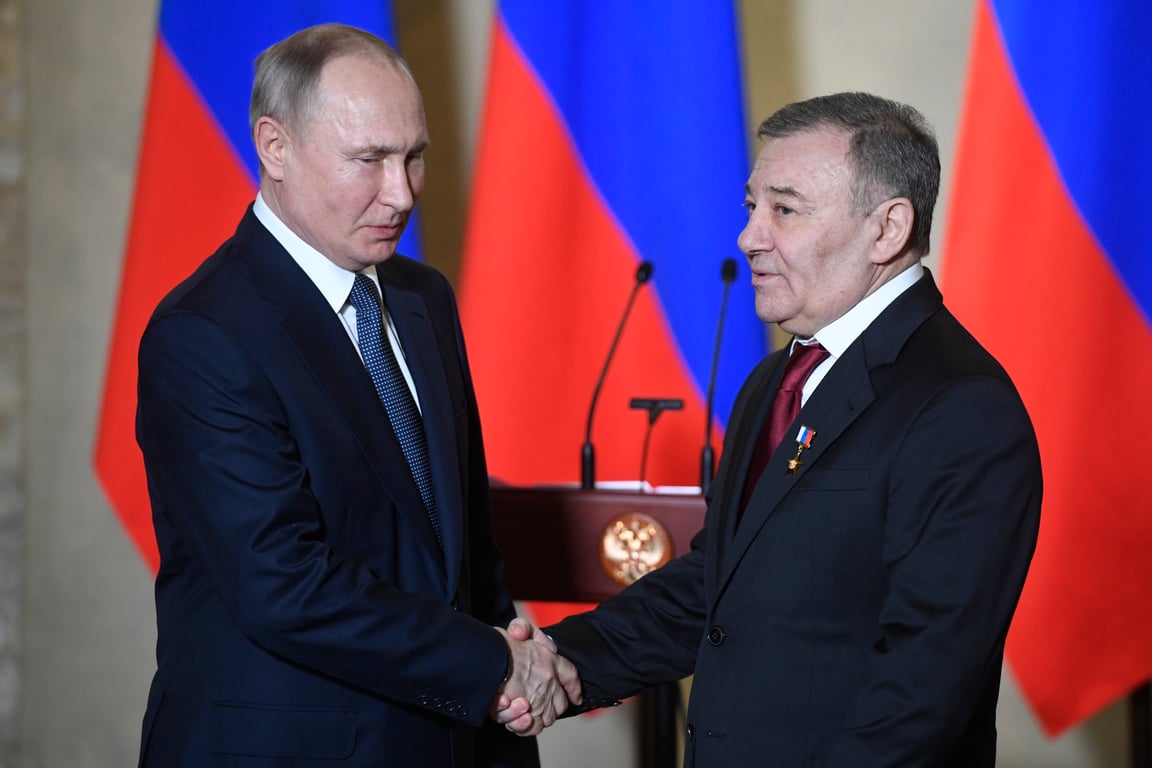 Vladimir Putin presents oligarch Arkady Rotenberg with an award for his work on the construction of the Crimean Bridge in Sevastopol, Crimea, 18 March 2020. Photo: EPA / Alexander Nemenov