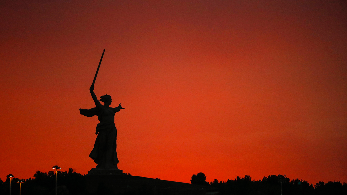 Общий вид монумента «Родина-мать» на Мамаевом кургане в Волгограде, 24 июня 2018 года. Фото: Сергей Ильницкий / EPA