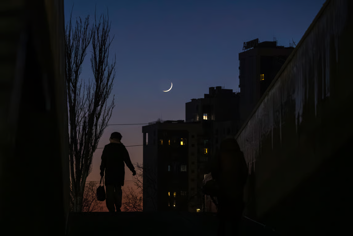 People find their way through the dark in central Kyiv, Ukraine, 20 January 2026. Photo: Maxym Marusenko / EPA