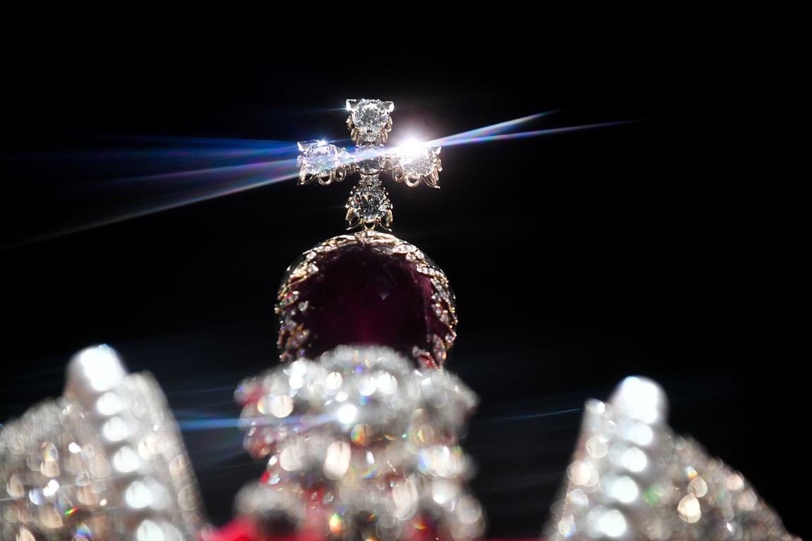 Фрагмент реплики Большой императорской короны на выставке в Государственном историческом музее, Москва, 3 октября 2023 года. Фото: Сергей Киселев / АГН «Москва»