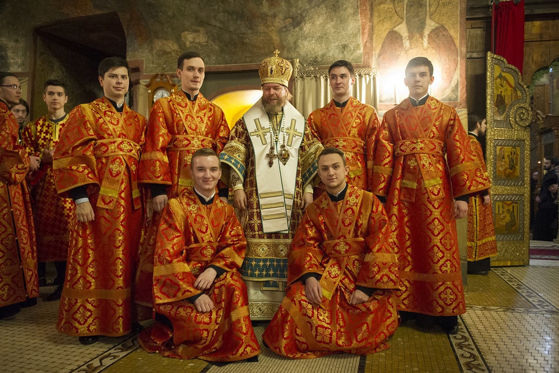 Митрополит Тихон (в центре), Денис Попович и Никита Иванкович (на переднем плане). Фото: Московская Сретенская духовная академия
