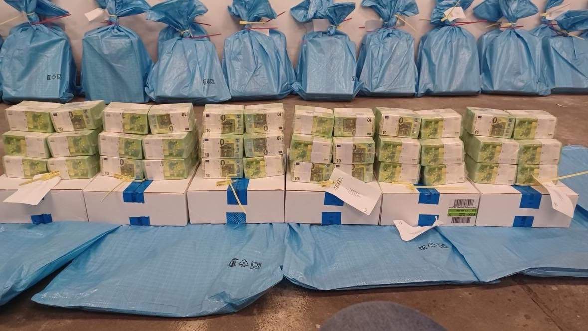 An image of the seized cash released by the Hungarian authorities, 6 March 2026. Photo: Magyarország Kormánya