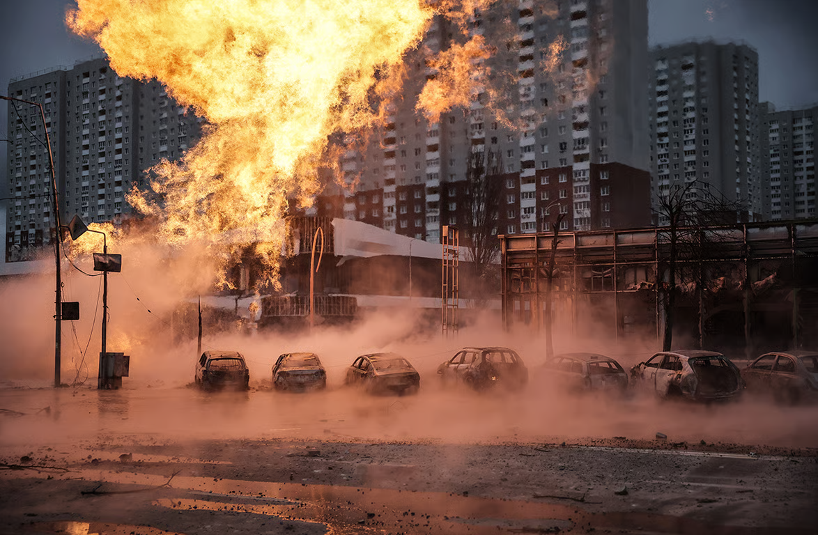 A car dealership in flames following a Russian missile strike on Kyiv, Ukraine, 2 January 2024. Photo: Oleg Petrasyuk / EPA