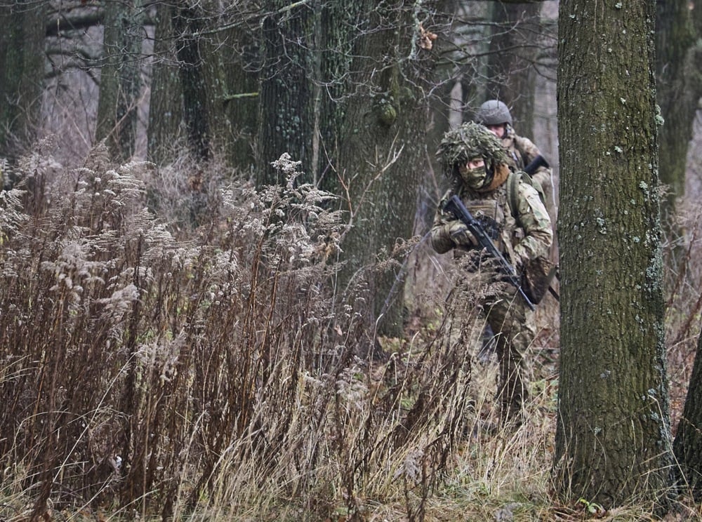 Ukrainian servicemen take part in tactical training at an undisclosed location in the Kharkiv region, northeastern Ukraine, 3 December 2025. Photo: EPA/SERGEY KOZLOV