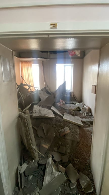 Больничная палата после обрушения крыши и потолка. Фото: СК по Новосибирской области