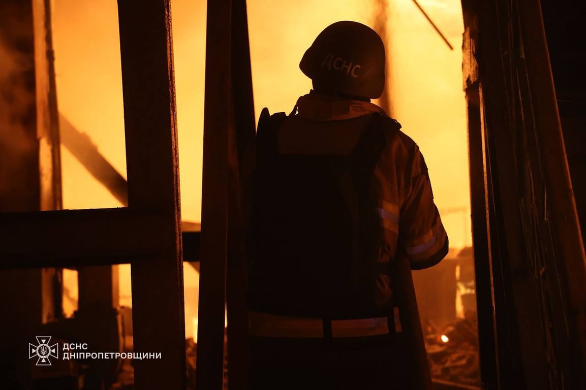 A Ukrainian emergency worker fights a fire in Ukraine’s eastern Dnipropetrovsk region, 3 February 2026. Photo: State Emergency Service of Ukraine