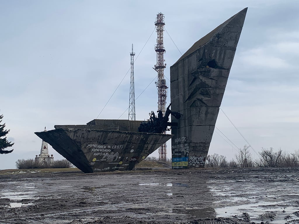 Мемориал у вечного огня. Фото: Ольга Мусафирова