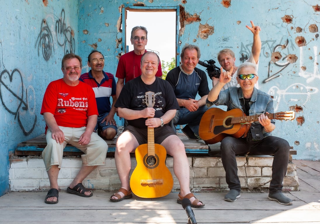 «ИЗЮМительные музыканты» на танцплощадке, 2023 год. Фото: Владлен Ноль