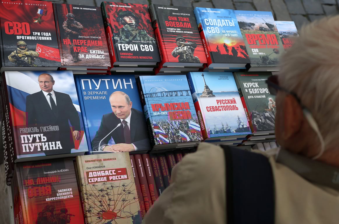 Books about Vladimir Putin and the ”special military option” on display at the Red Square Book Festival in Moscow, 4 June 2025. Photo: EPA / Maxim Shipenkov