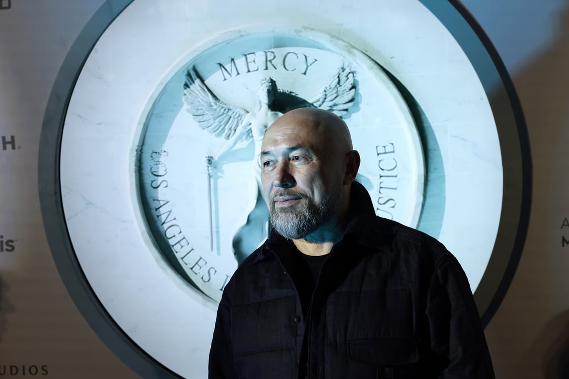 Режиссер Тимур Бекмамбетов на красной дорожке перед премьерой фильма «Mercy» в Мехико, Мексика, 17 января 2026 года. Фото: Jose Mendez / EPA