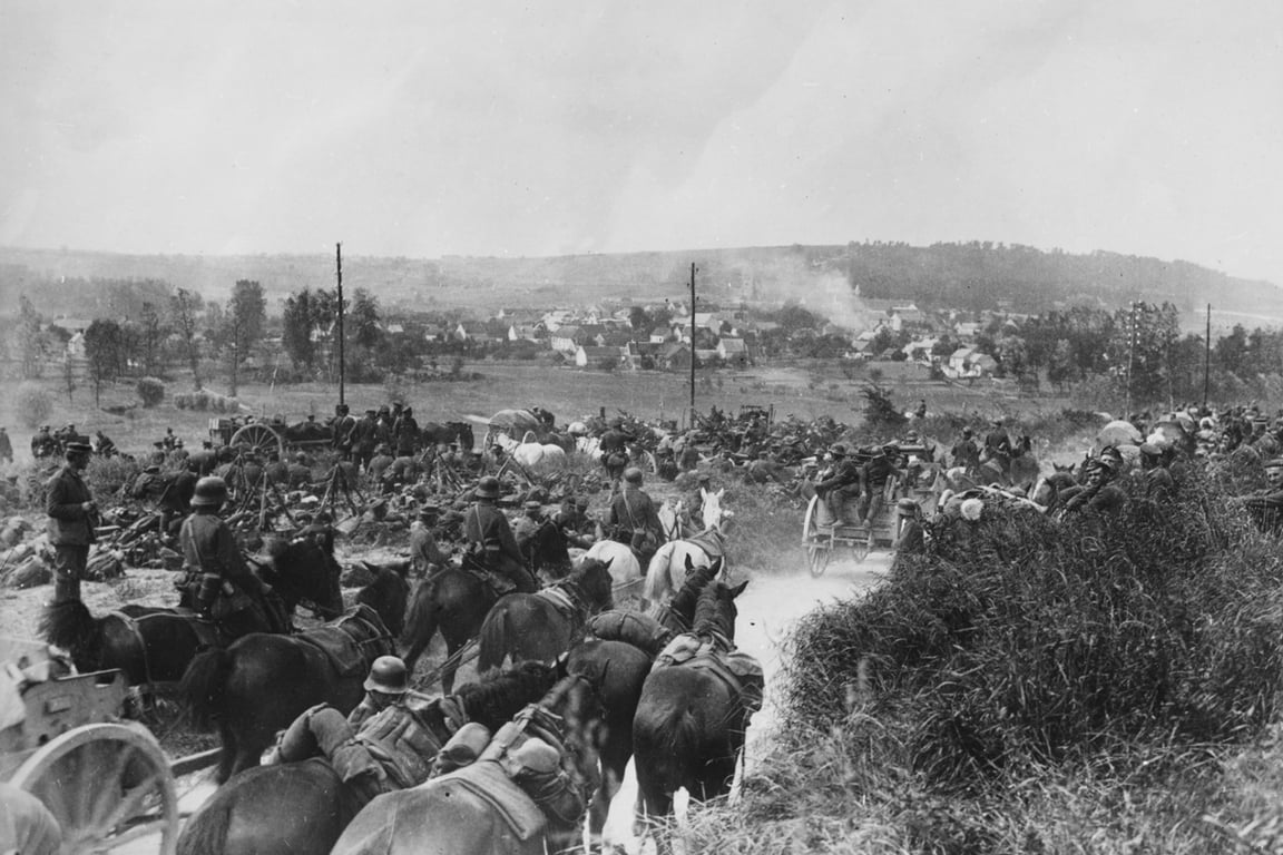 Немецкие войска на дороге Шмен-де-Дам во время Второй битвы на Марне, Франция, 1918 год. Фото: Robert Hunt Collection / Mary Evans Picture Library / Scanpix / LETA