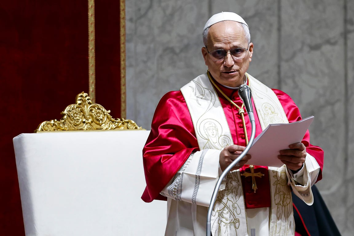 Папа Римский Лев XIV проводит молитвенное бдение в соборе Святого Петра в Ватикане, 11 апреля 2026 года. Фото: Angelo Carconi / EPA