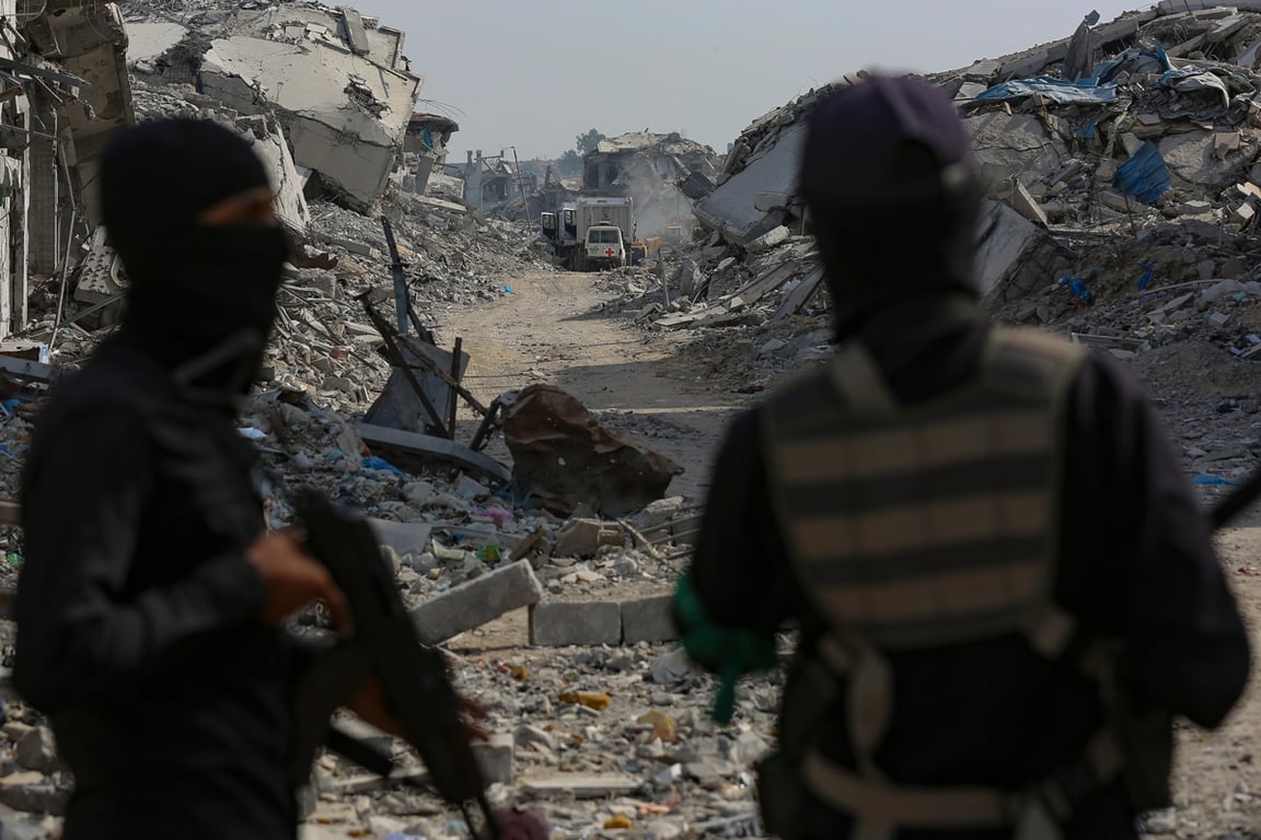 Бойцы военного крыла ХАМАС на востоке Сектора Газа, 2 ноября 2025 года. Фото: Mohammed Saber / EPA