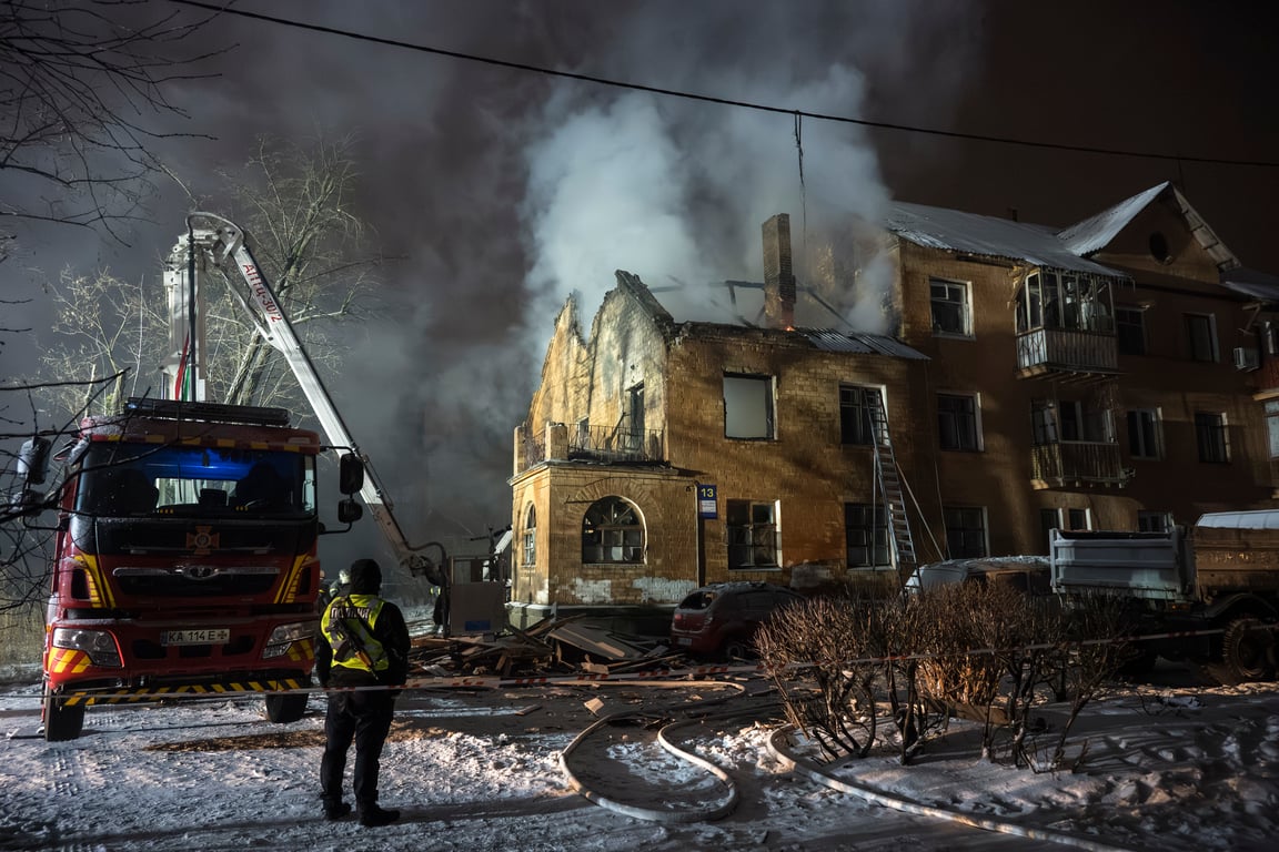 Rescue workers at the site of a Russian airstrike on a residential building in Kyiv, Ukraine, 9 January 2026. Photo: EPA / Maxym Marusenko
