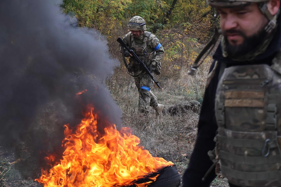 Украинские новобранцы проходят учения по тактической подготовке в Запорожской области, Украина, 11 октября 2025 года. Фото: Andriy Andriyenko / 65-я механизированная бригада ВС Украины / AFP / Scanpix / LETA