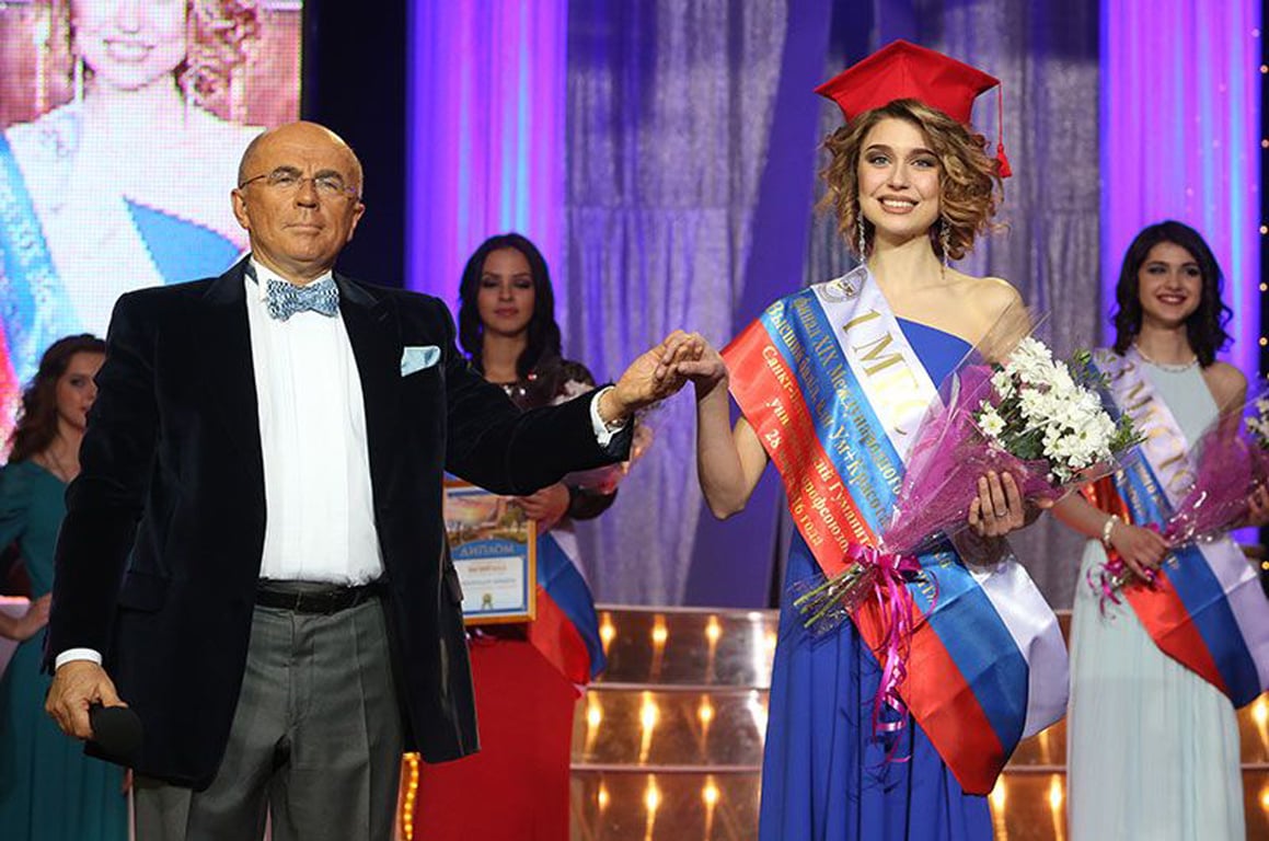 Александр Запесоцкий и победительница конкурса красоты «Высший бал/л» Марина Карпунина, 2016 год. Фото:  СПбГУП