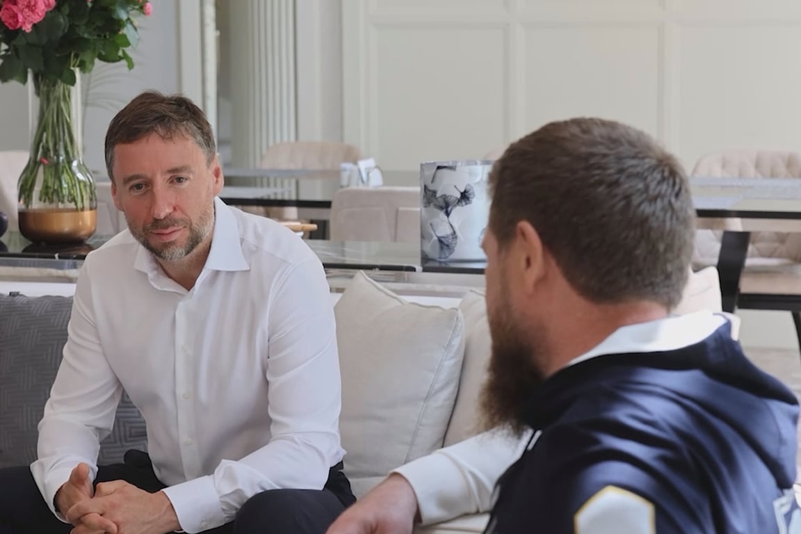 Владислав Бакальчук на встрече с Рамзаном Кадыровым. Фото: @Kadyrov_95 /  Telegram