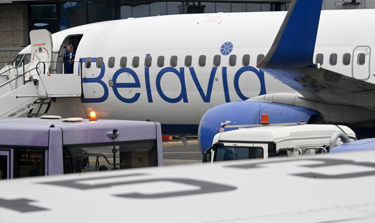 Самолет авиакомпании «Белавиа» в аэропорту Минска. Фото: Анатолий Жданов / Коммерсантъ / Sipa USA / Vida Press