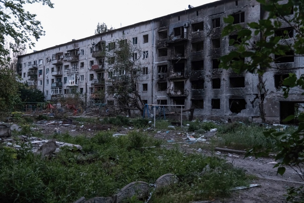 A street in Myrnohrad, Donetsk region, Ukraine, 11 June 2025. Photo: EPA / Maria Senovilla
