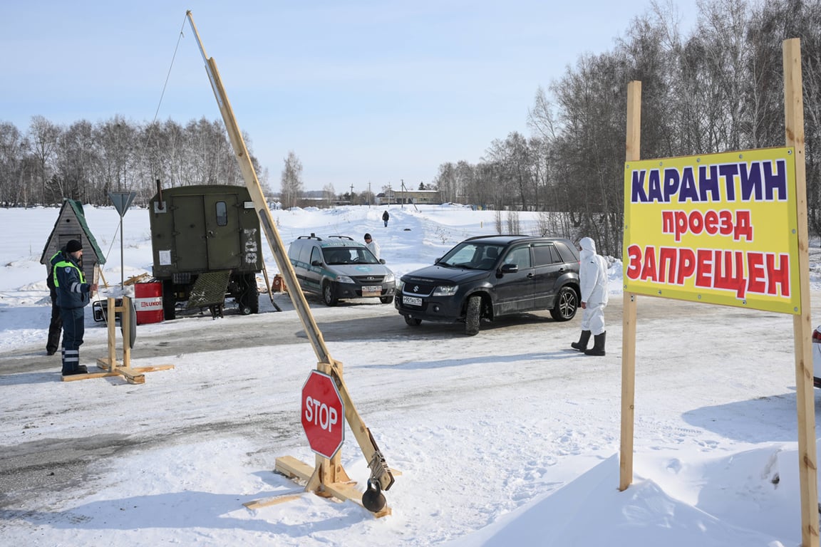 Контрольно-пропускной пункт на въезде в село Новопичугово во время карантина, Новосибирская область, 17 марта 2026 года. Фото: Александр Кряжев / Спутник / Imago Images / Scanpix / LETA