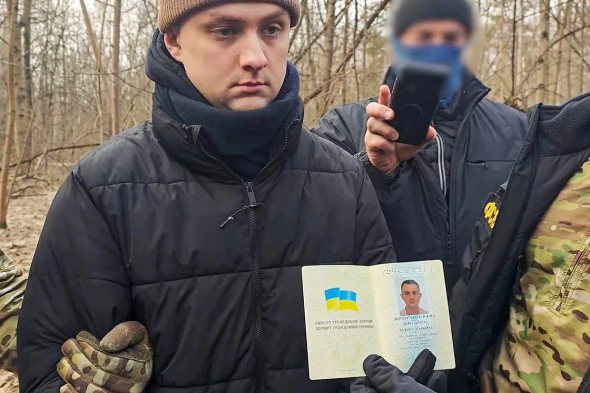 Никита Иванкович с подложным паспортом Украины. Фото: ЦОС ФСБ РФ /  ТАСС