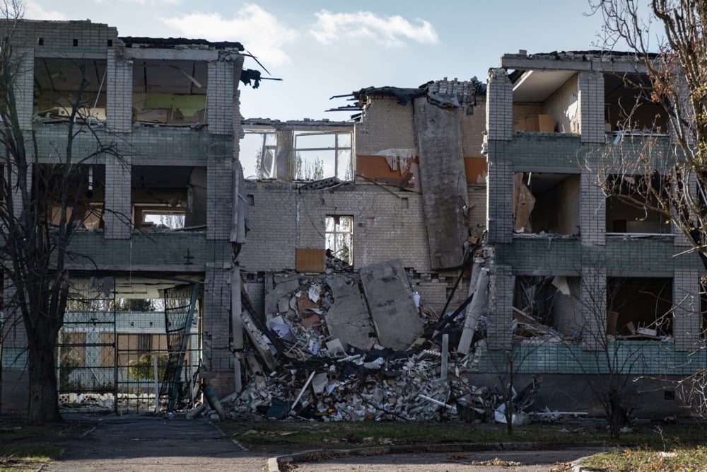 A view of destroyed buildings in Kherson, southern Ukraine, 16 November 2024. Photo: EPA/MARIA SENOVILLA