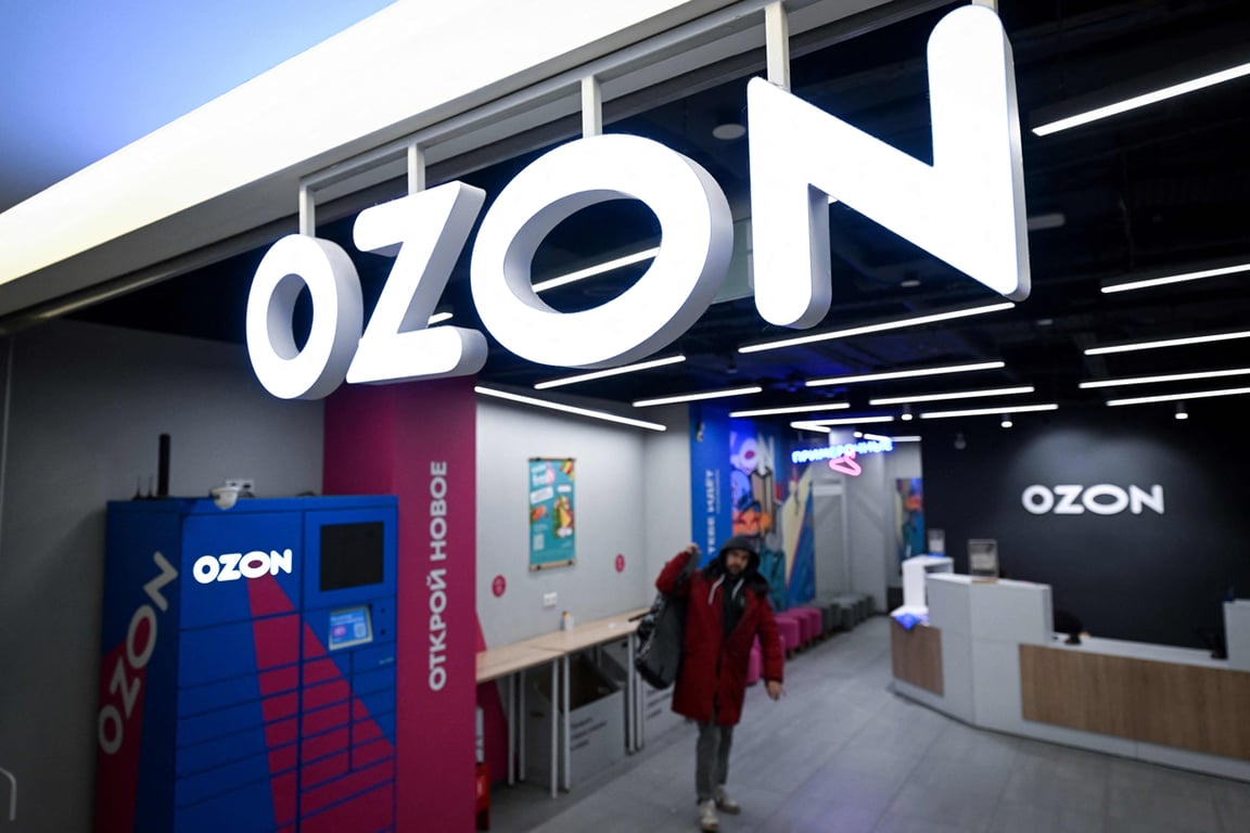 Пункт выдачи заказов онлайн-ретейлера Ozon в Москве, 16 марта 2023 года. Фото: Наталья Колесникова / AFP / Scanpix / LETA