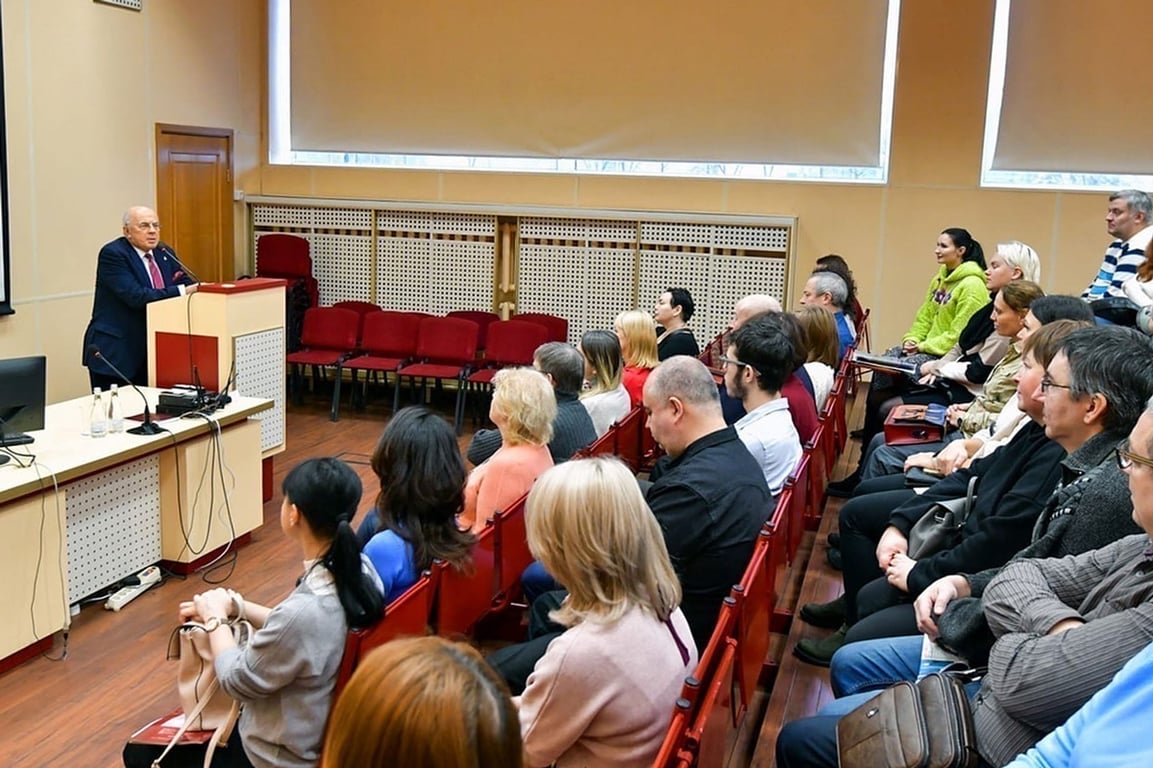 Встреча Запесоцкого с родителями абитуриентов, 2022 год. Фото:  СПбГУП