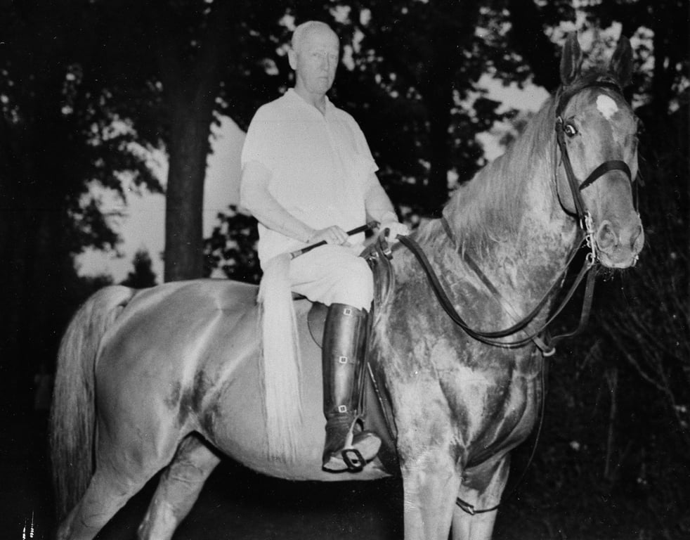 Генерал Джордж Паттон на территории своего поместья в Гамильтоне, Массачусетс, США, 15 июня 1945 года. Фото: AP Photo / Scanpix / LETA