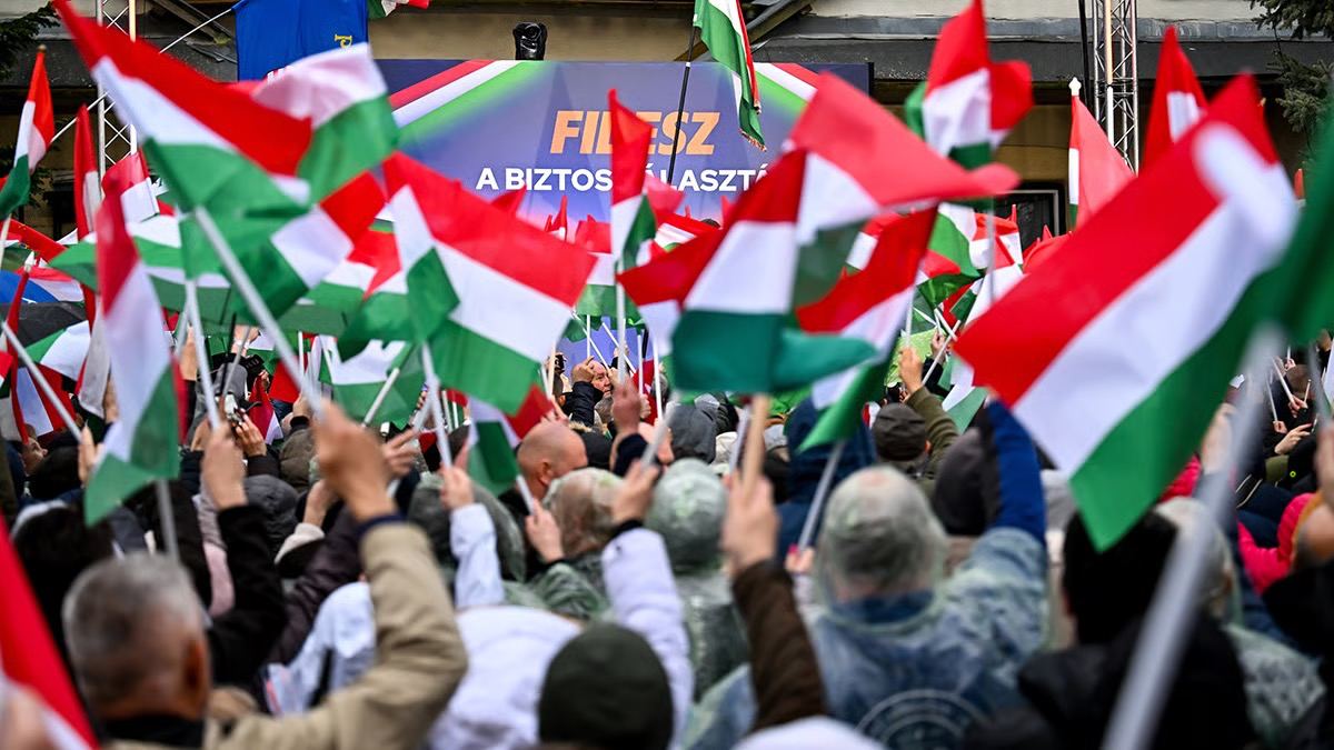 Supporters of Viktor Orbán attend a campaign rally in Pécel, Hungary, 28 March 2026. Photo: Tibor Illyés / EPA.
