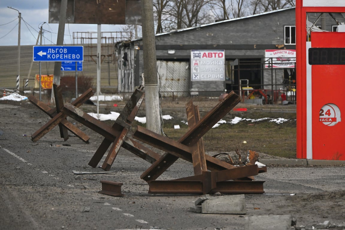 Противотанковые ежи на въезде в Суджу, Курская область, 19 марта 2025 года. Фото: Анатолий Жданов / Коммерсантъ / Sipa USA / Vida Press