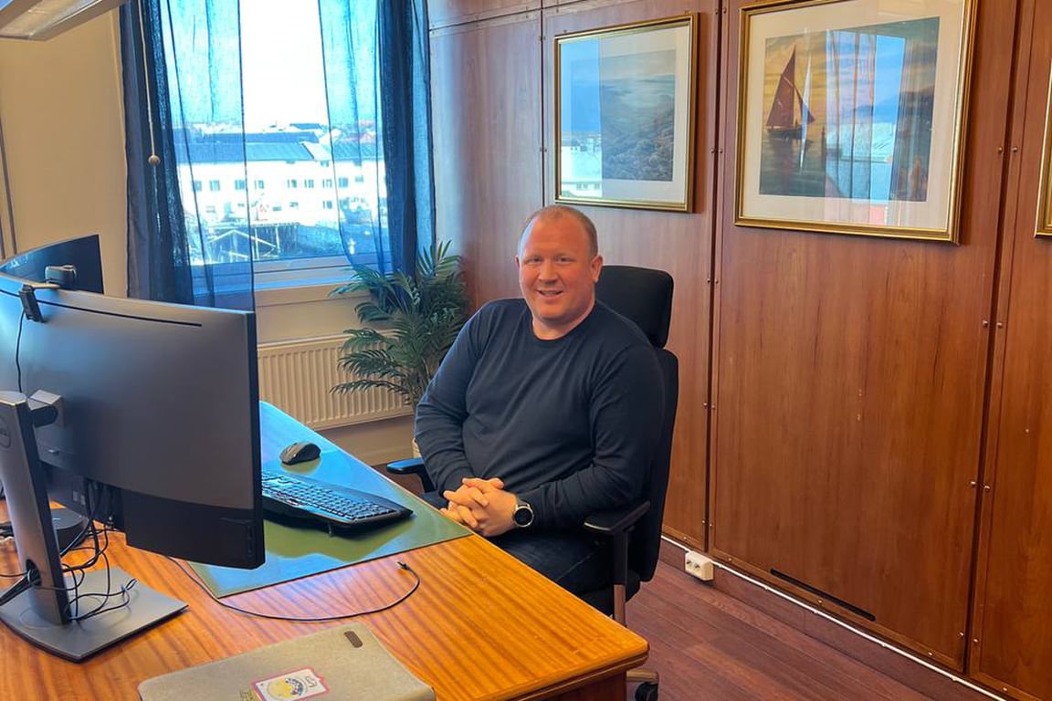 Мэр Вардё Тор Эрик Лабахо в своем кабинете. Фото: Ирина Кравцова