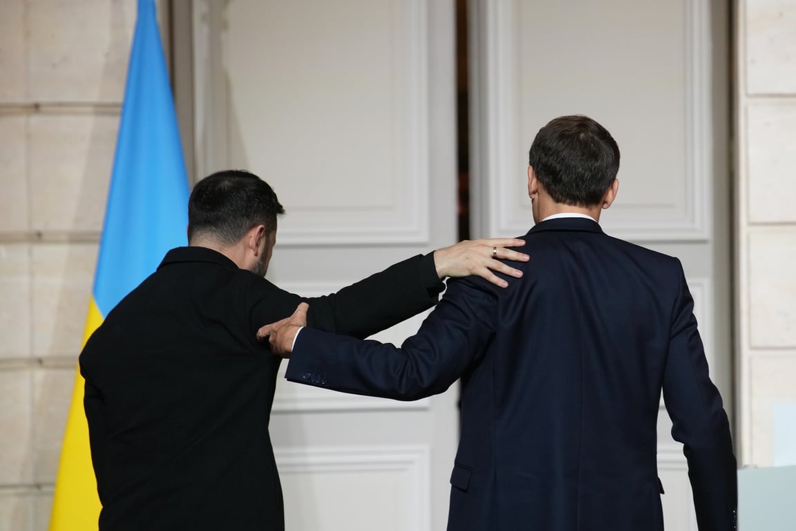 French President Emmanuel Macron and Ukrainian President Volodymyr Zelensky leave after a joint press conference at the Élysée Palace in Paris, France, 1 December 2025. EPA/CHRISTOPHE ENA / POOL