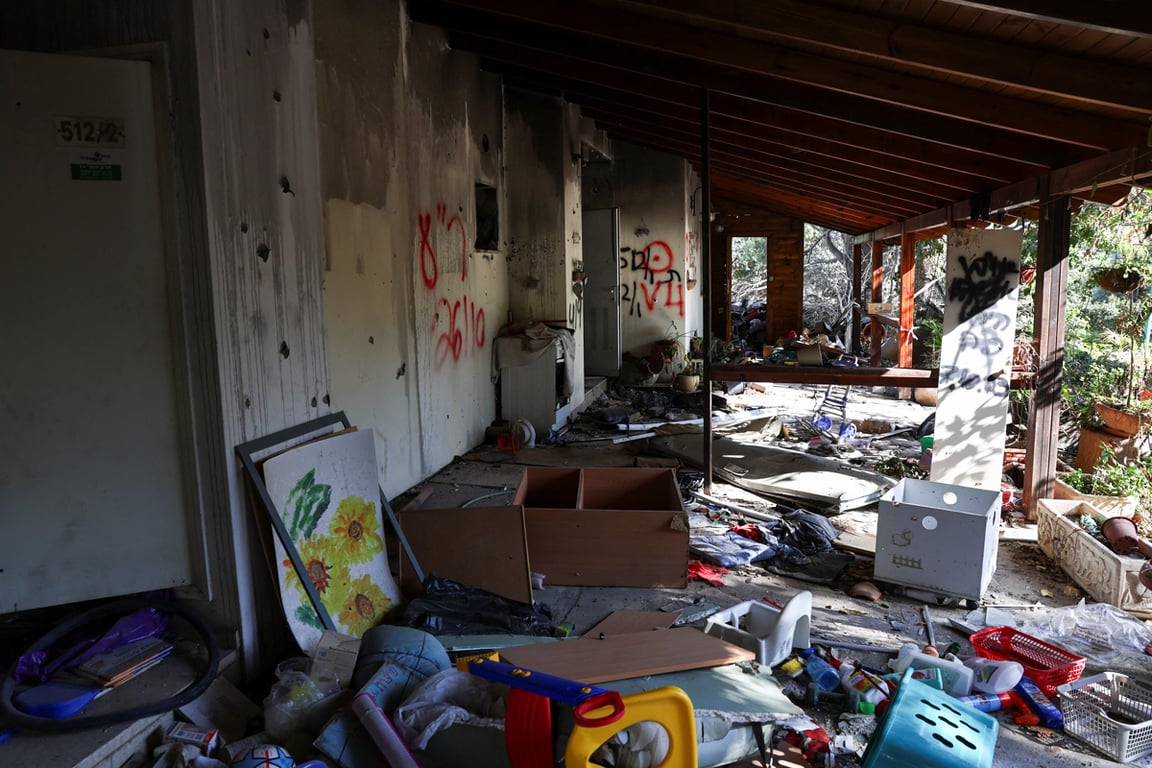 Сгоревший и заброшенный после атаки 7 октября дом в кибуце Беэри, Израиль, 7 декабря 2023 года. Фото: Athit Perawongmetha / Reuters / Scanpix / LETA