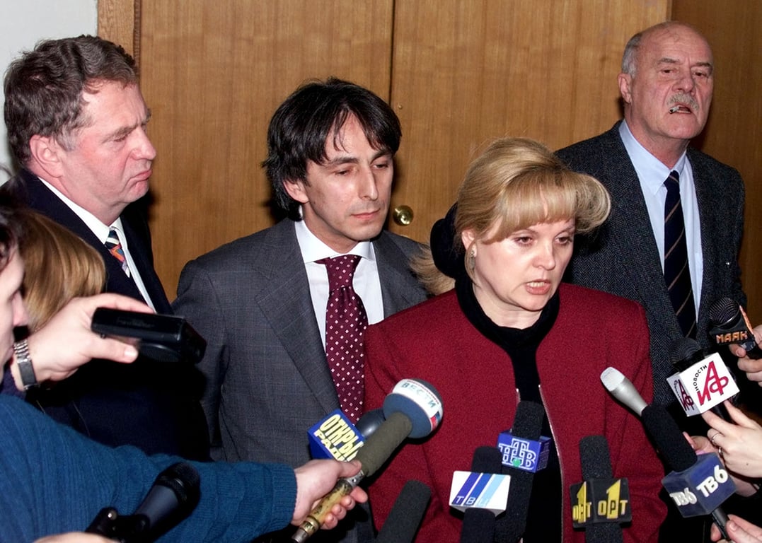 Кандидаты в президенты Владимир Жириновский, Умар Джабраилов, Элла Памфилова и Станислав Говорухин отвечают на вопросы журналистов в Москве, 15 марта 2000 года. Фото: Александр Натрускин / Reuters / Scanpix / LETA