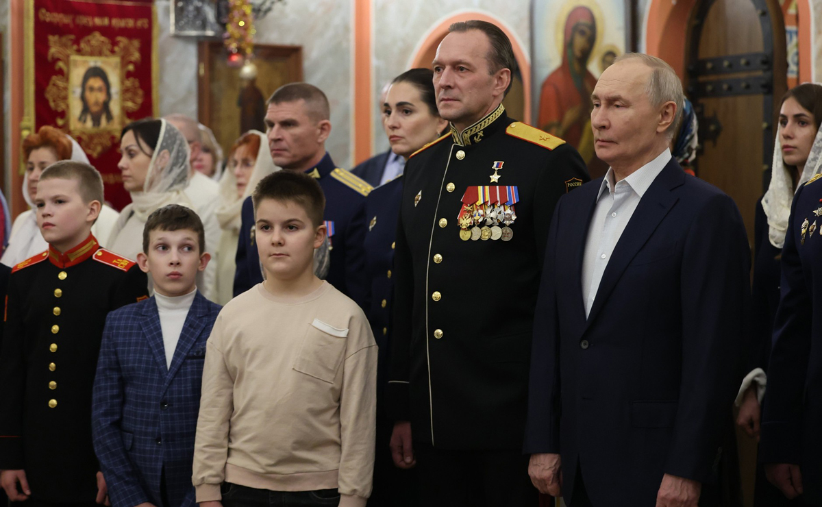 Владимир Путин на Рождественском богослужении в храме Георгия Победоносца в Подмосковье, 7 января 2026 года. Фото:  Kremlin