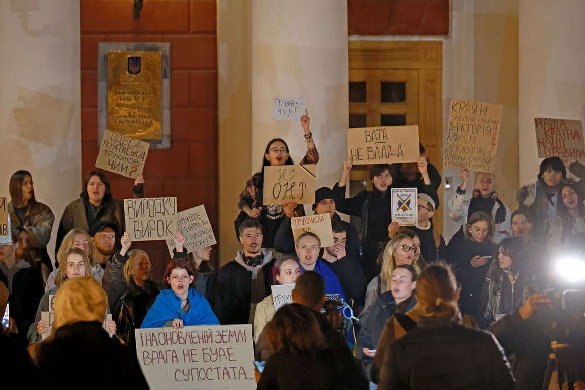 Акция протеста против Геннадия Труханова у здания Одесского горсовета, Украина, 14 октября 2025 года. Фото: Nina Liashonok / Ukrinform / Sipa USA / Vida Press