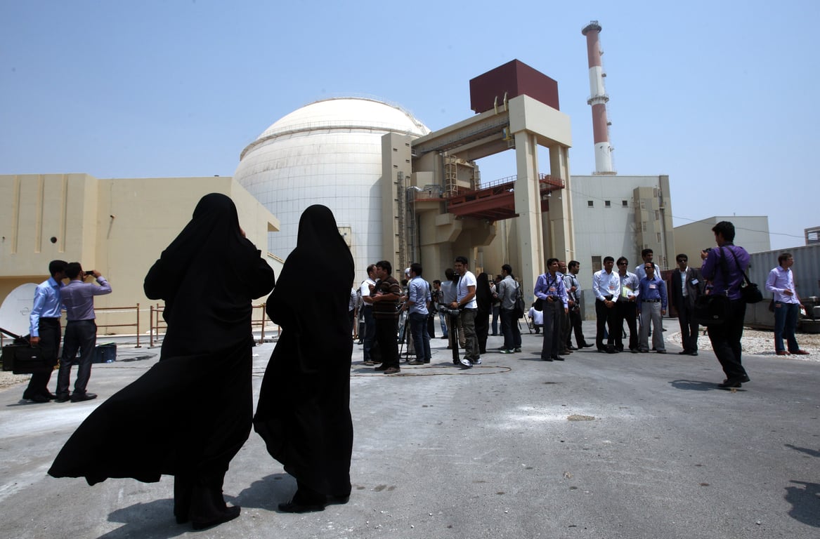 Journalists are taken on a tour of the Bushehr Nuclear Power Plant in southeastern Iran, 21 August 2010. Photo: EPA / Abedin Taherkenareh