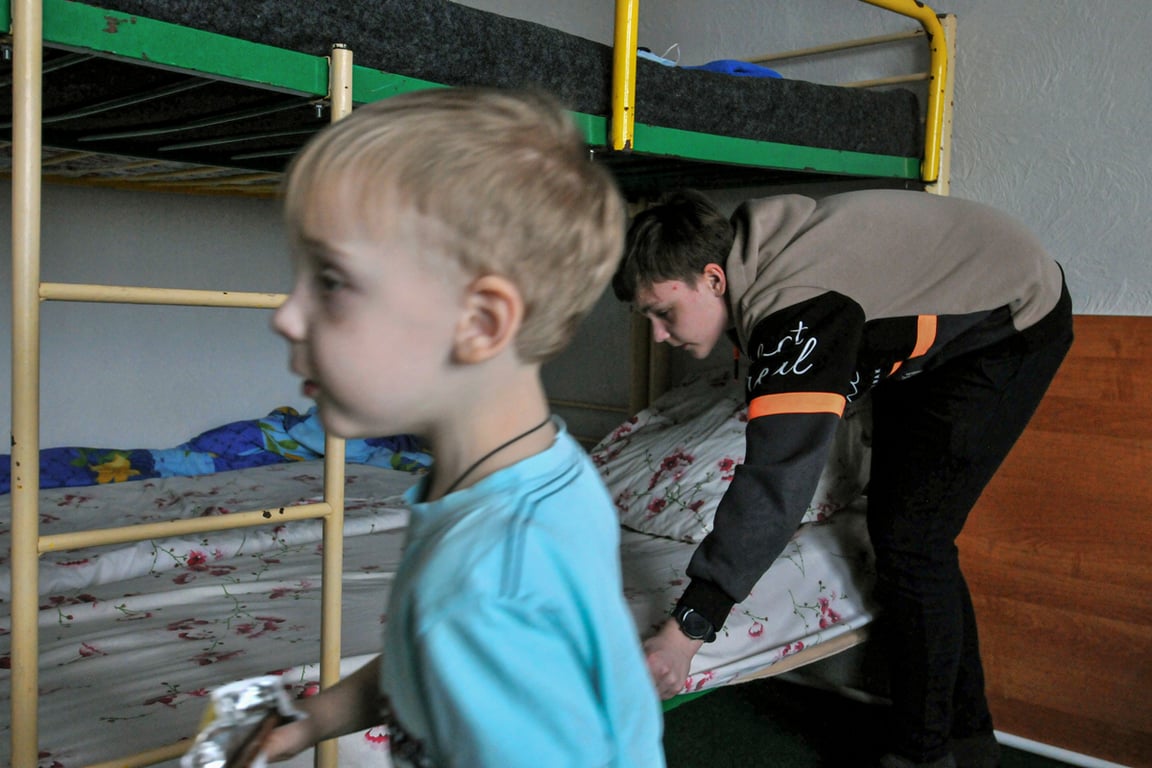 Дети из Мариуполя в пункте временного размещения в Ростовской области, 16 марта 2022 года. Фото: Аркадий Будницкий / EPA