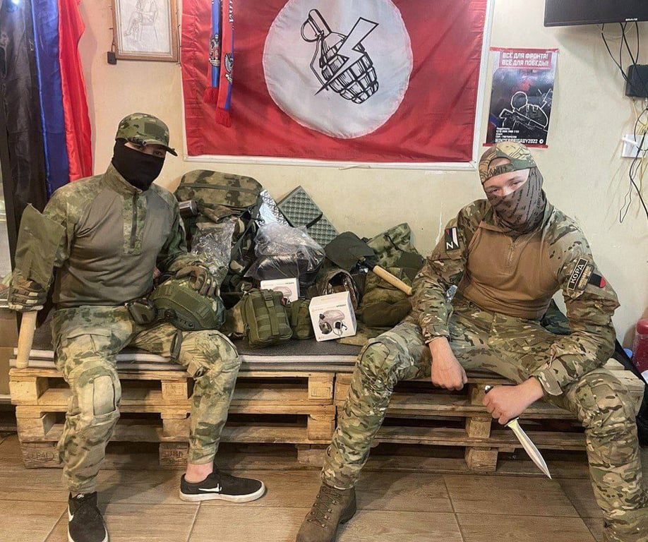 Нацболы с собранным снаряжением для российских военнослужащих. Фото: Интербригады /  Telegram