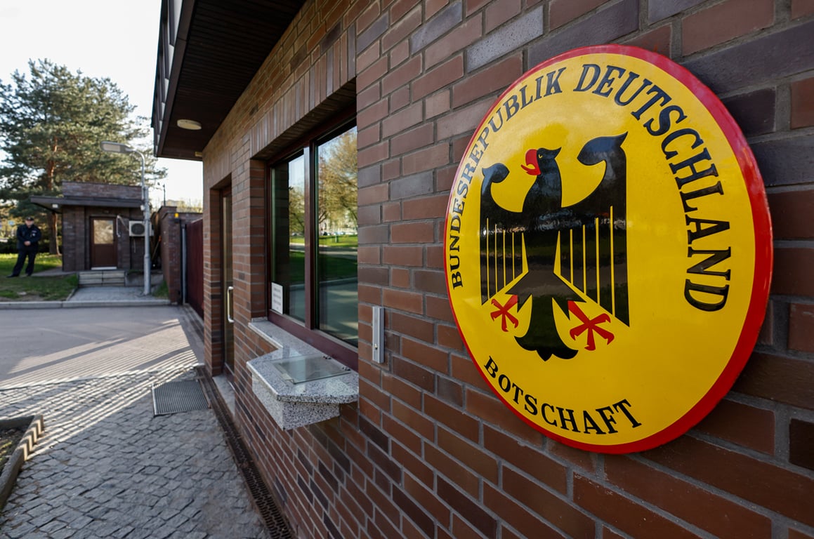 Вид на посольство Германии в Москве, 22 апреля 2023 года. Фото: Сергей Ильницкий / EPA