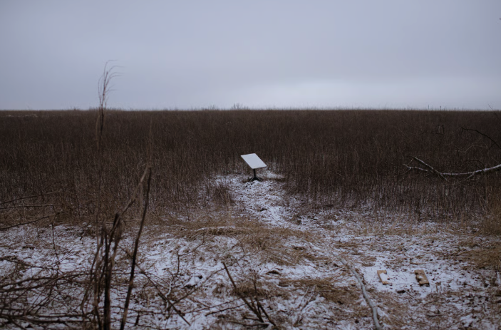 A Ukrainian Starlink terminal on the frontline in the Zaporizhzhia region, Ukraine. Photo: André Alves / Anadolu / Getty Images