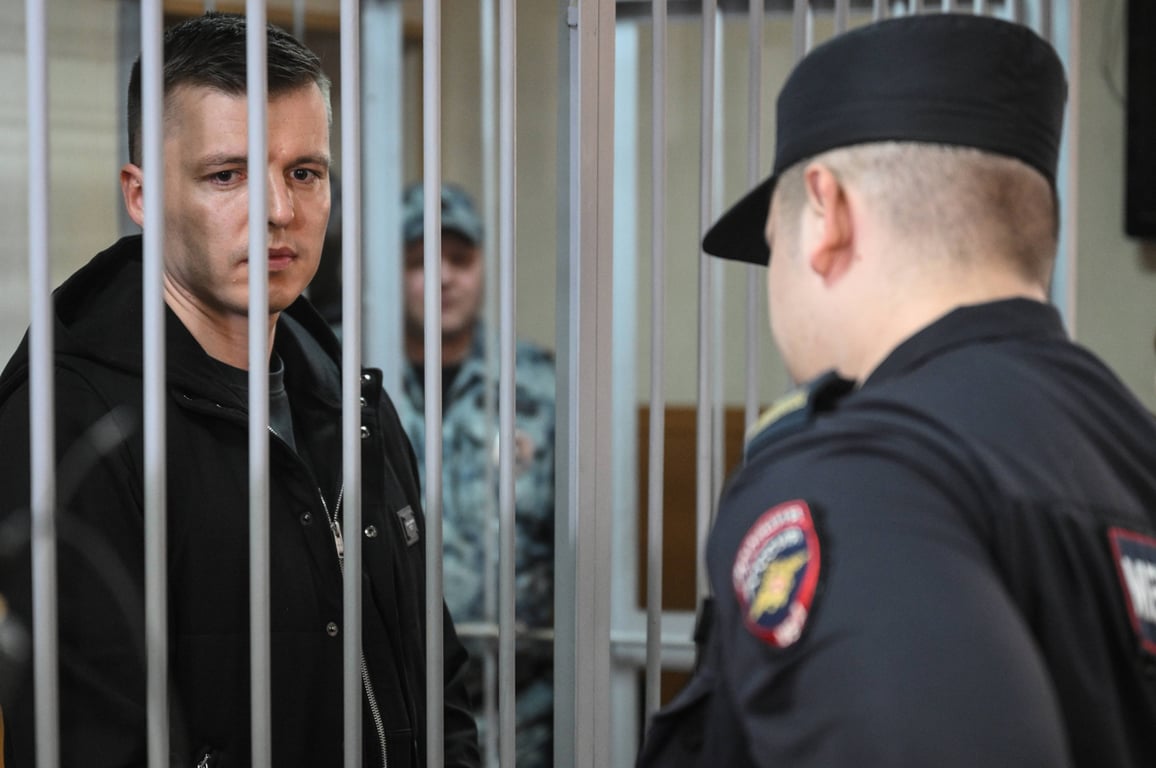 Артем Чекалин, бывший муж блогерки Валерии Чекалиной (Лерчек), в зале Гагаринского районного суда Москвы перед оглашением приговора, 13 апреля 2026 года. Фото: Владимир Астапкович / Спутник / Imago Images / Scanpix / LETA