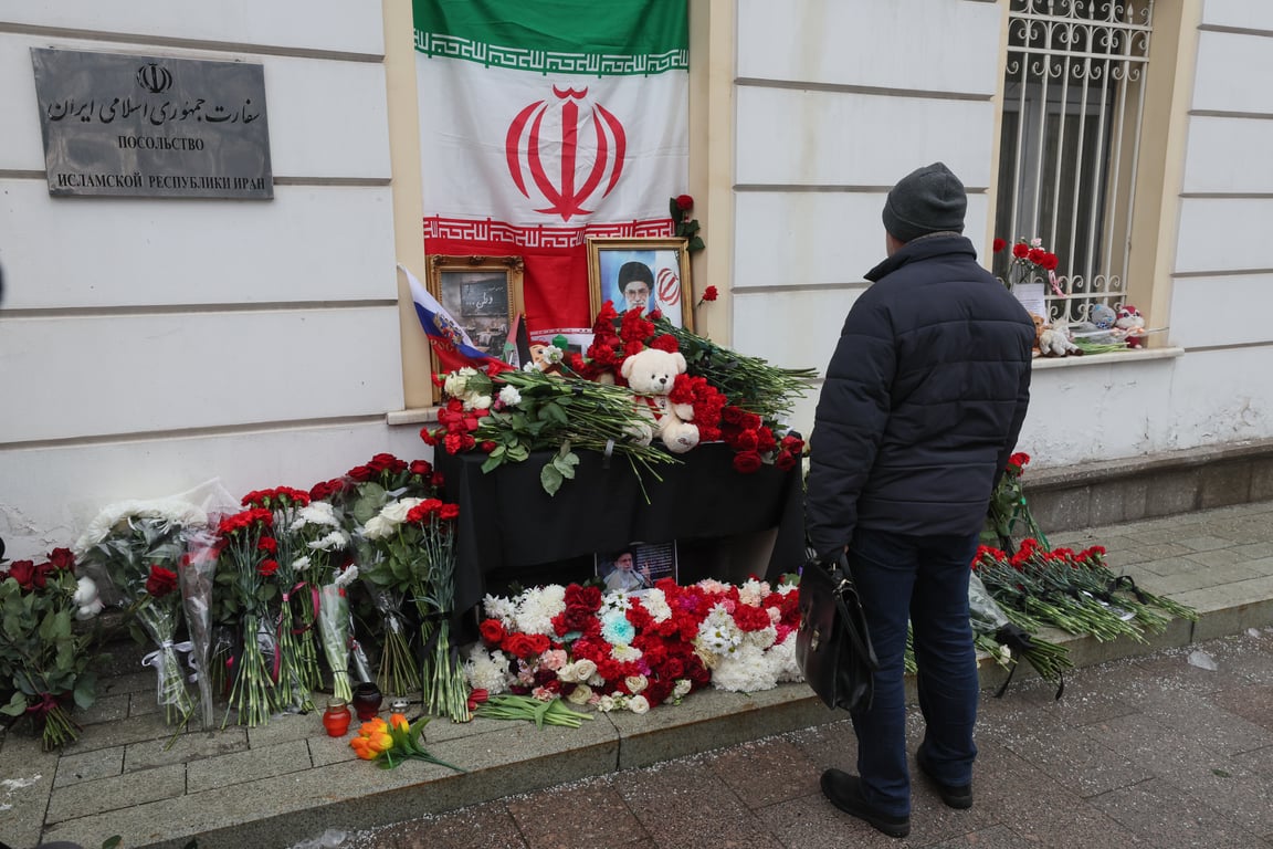 Tributes left by well-wishers outside the Iranian Embassy in Moscow after the killing of Iran’s Supreme Leader Ayatollah Ali Khamenei, 2 March 2026. Photo: EPA / Maxim Shipenkov