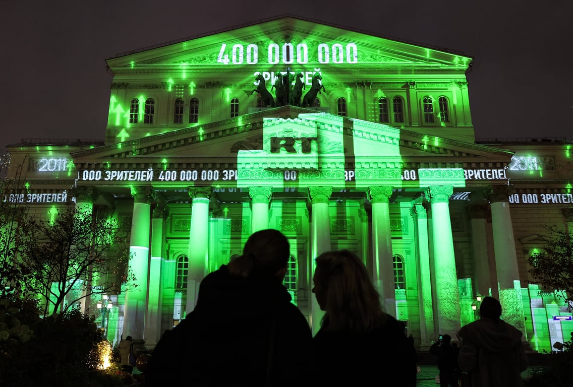Moscow’s Bolshoi Theatre is lit up in green to mark RT’s 20th anniversary, 17 October 2025. Photo: EPA / Valeriy Sharifulin / Sputnik / Kremlin Pool