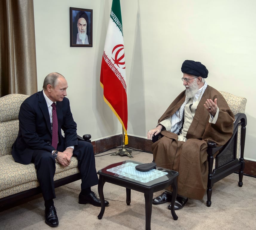 Vladimir Putin meets with Iran’s Supreme Leader Ayatollah Ali Khamenei in Tehran, Iran, 1 November 2017. Photo: EPA / Dmitry Azarov