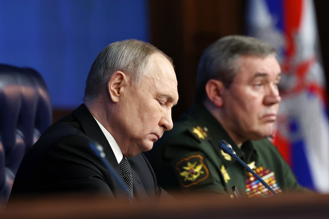 Vladimir Putin and Russian military chief Valery Gerasimov attend an expanded meeting of the Defence Ministry Board in Moscow, 16 December 2024. Photo: EPA / ALEXANDER KAZAKOV / SPUTNIK / KREMLIN POOL