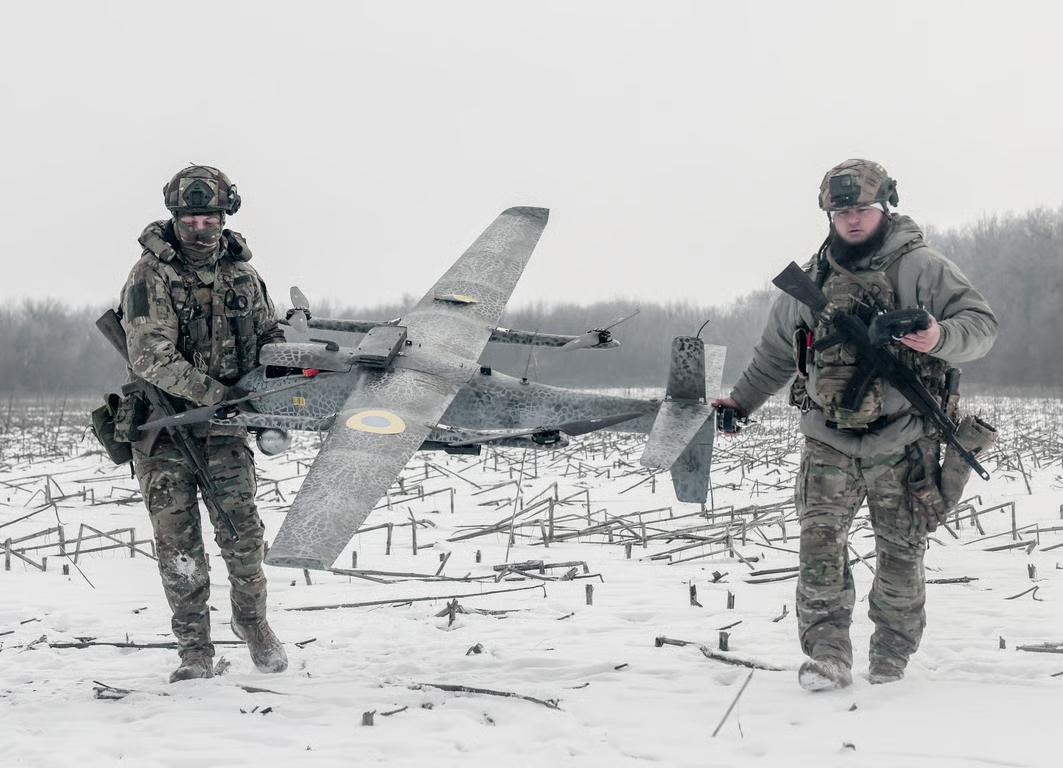 AFU servicemen prepare to launch a drone. Photo: Ronald Wittek / EPA