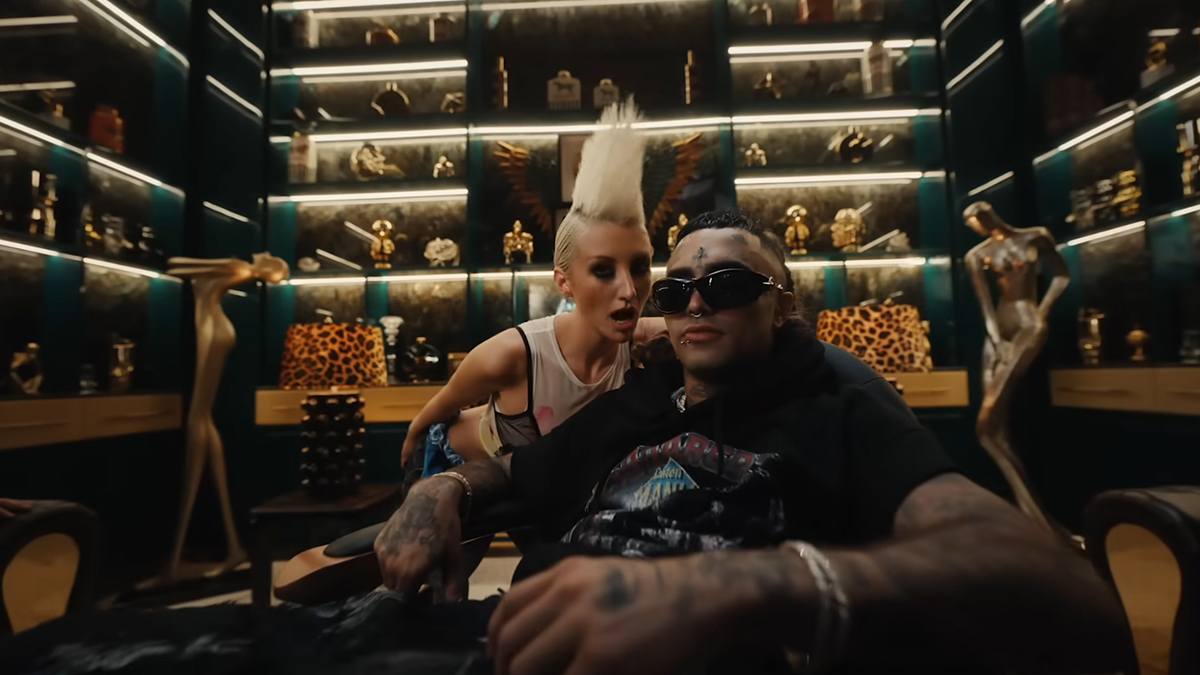 Скриншот из клипа MARGO и Lil Pump «Кукареку». Фото: Margo Official / YouTube